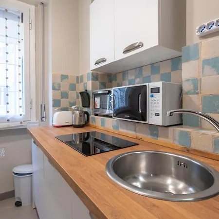 Elegante In Via Cavour Apartment