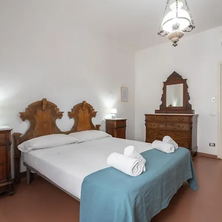 Elegante In Via Cavour Apartment